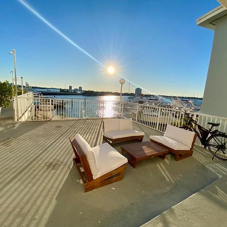 Luxurious Remodeled Direct Waterfront Apartment With Miami Skyline View And Outdoor Terrace Free Parking 5Min Drive To Miami Beach Bagian luar foto