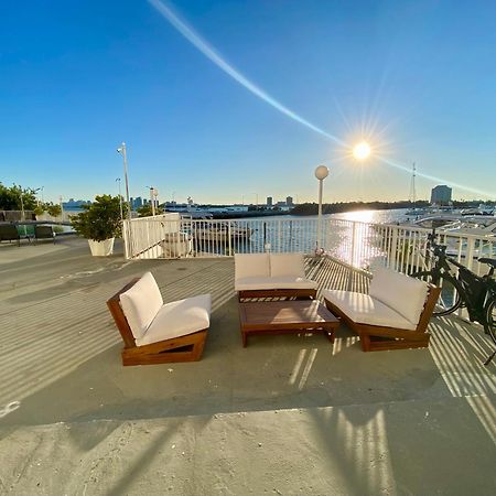 Luxurious Remodeled Direct Waterfront Apartment With Miami Skyline View And Outdoor Terrace Free Parking 5Min Drive To Miami Beach Bagian luar foto