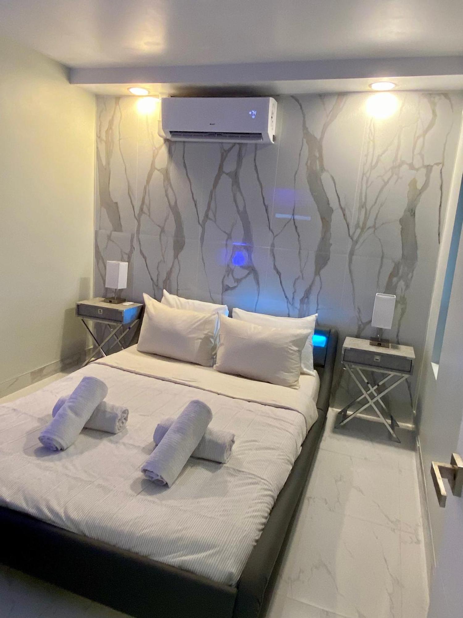 Luxurious Remodeled Direct Waterfront Apartment With Miami Skyline View And Outdoor Terrace Free Parking 5Min Drive To Miami Beach Bagian luar foto