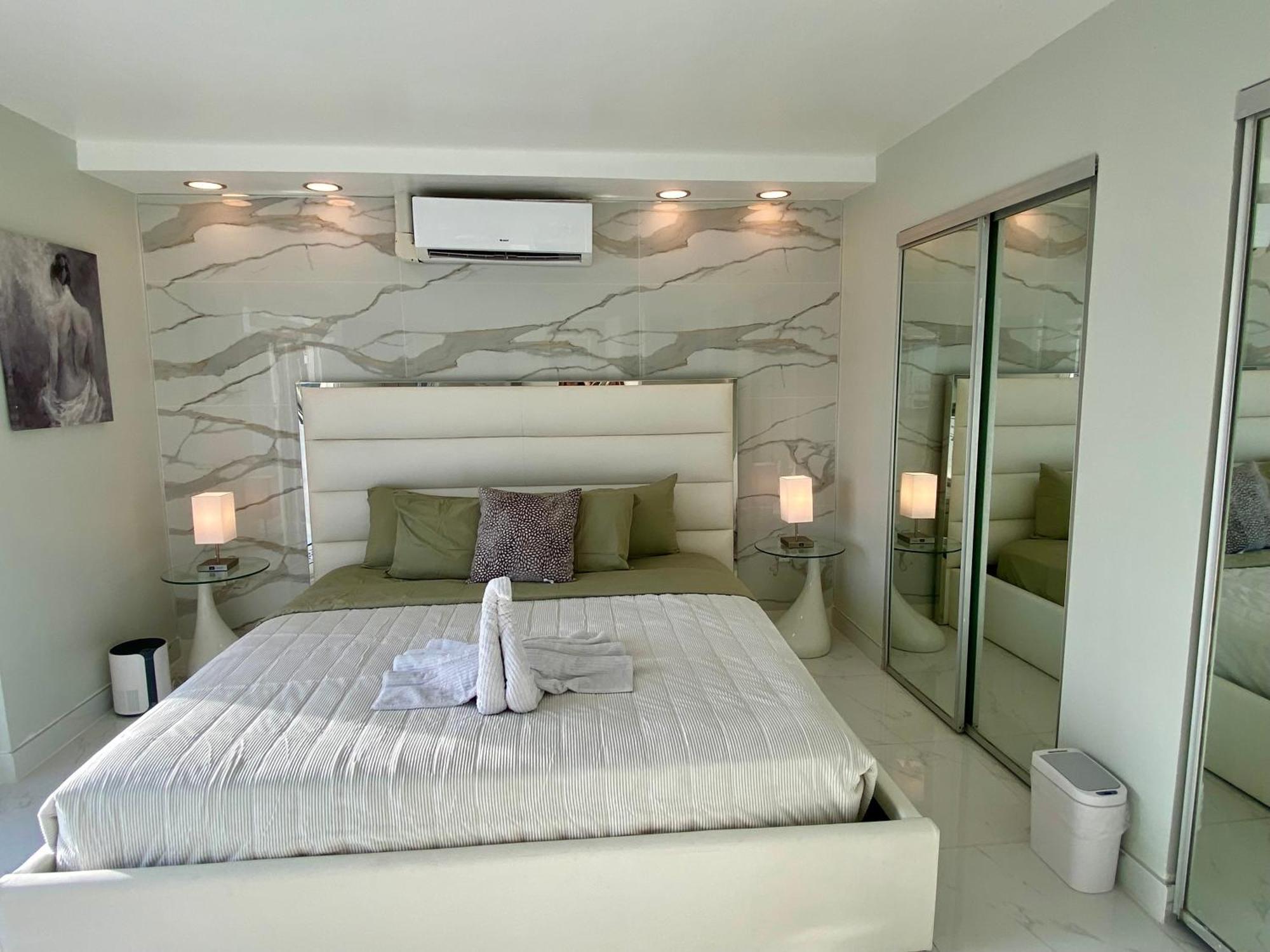Luxurious Remodeled Direct Waterfront Apartment With Miami Skyline View And Outdoor Terrace Free Parking 5Min Drive To Miami Beach Bagian luar foto