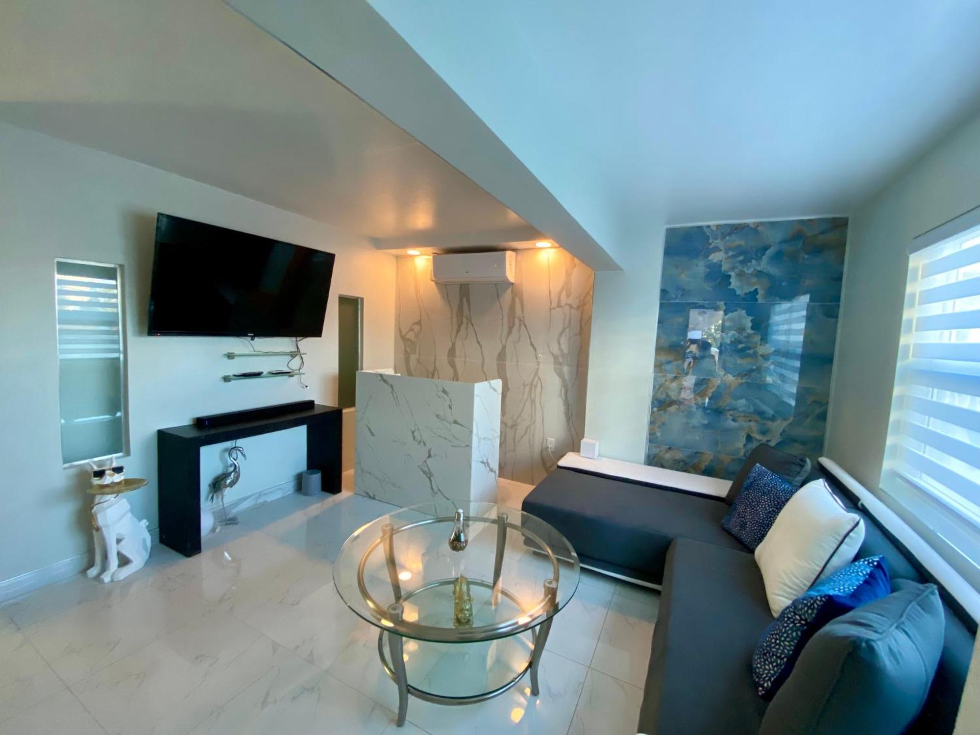 Luxurious Remodeled Direct Waterfront Apartment With Miami Skyline View And Outdoor Terrace Free Parking 5Min Drive To Miami Beach Bagian luar foto