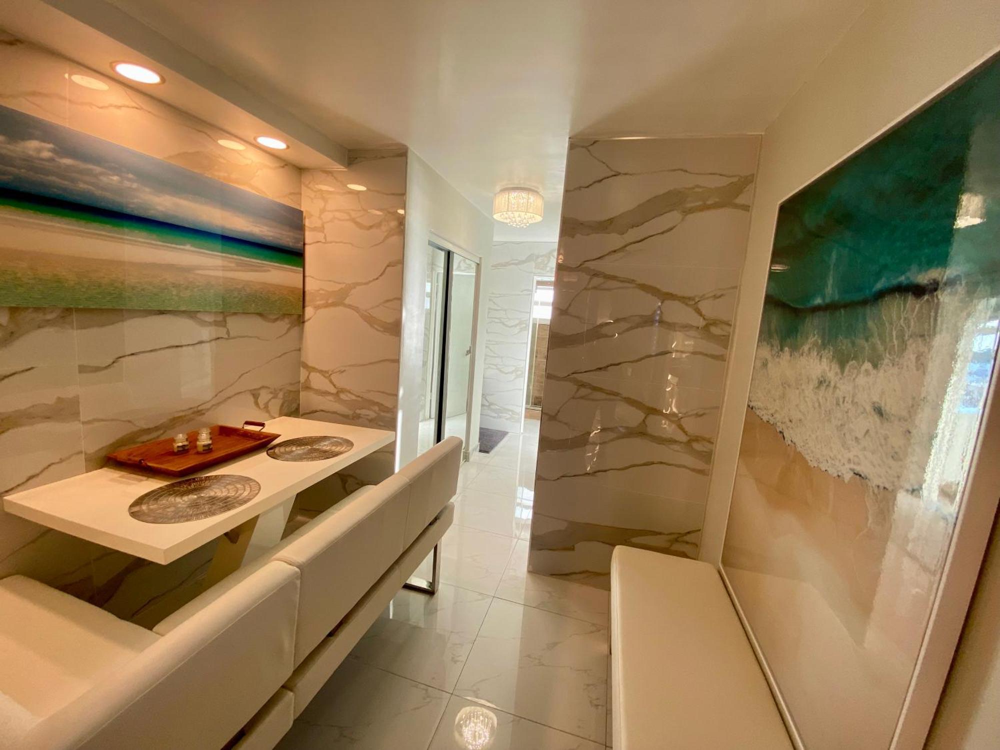 Luxurious Remodeled Direct Waterfront Apartment With Miami Skyline View And Outdoor Terrace Free Parking 5Min Drive To Miami Beach Bagian luar foto