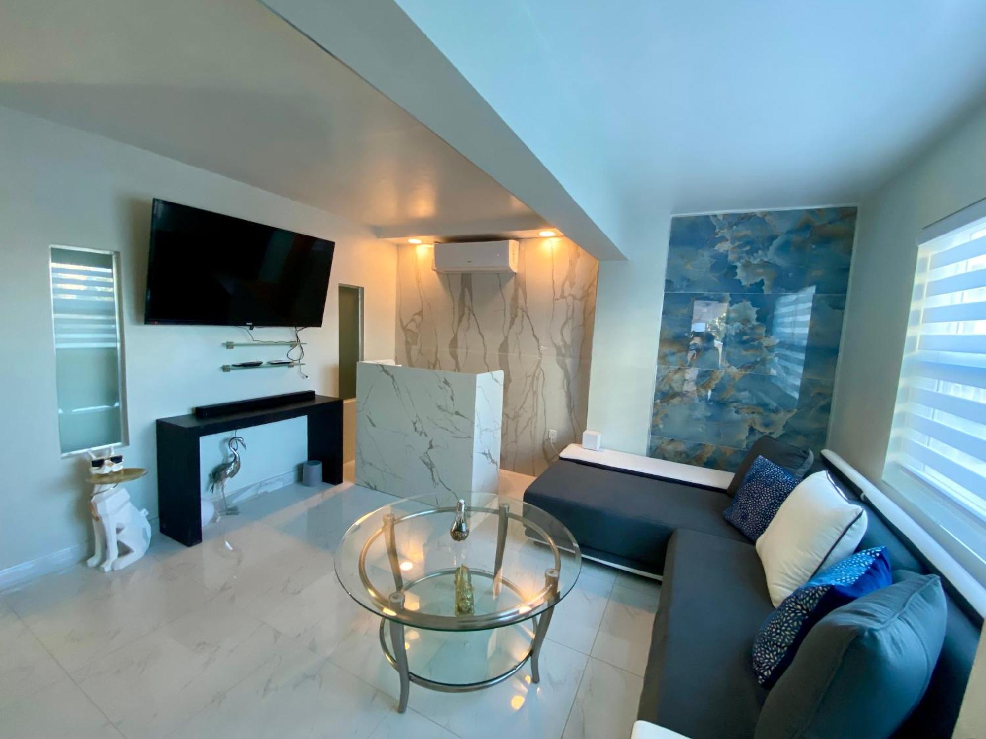 Luxurious Remodeled Direct Waterfront Apartment With Miami Skyline View And Outdoor Terrace Free Parking 5Min Drive To Miami Beach Bagian luar foto