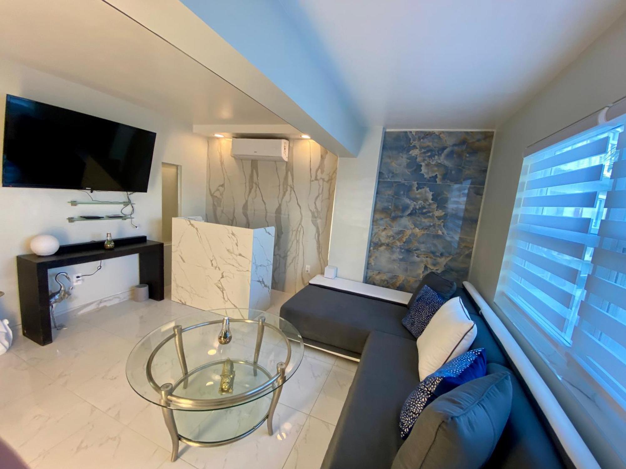 Luxurious Remodeled Direct Waterfront Apartment With Miami Skyline View And Outdoor Terrace Free Parking 5Min Drive To Miami Beach Bagian luar foto