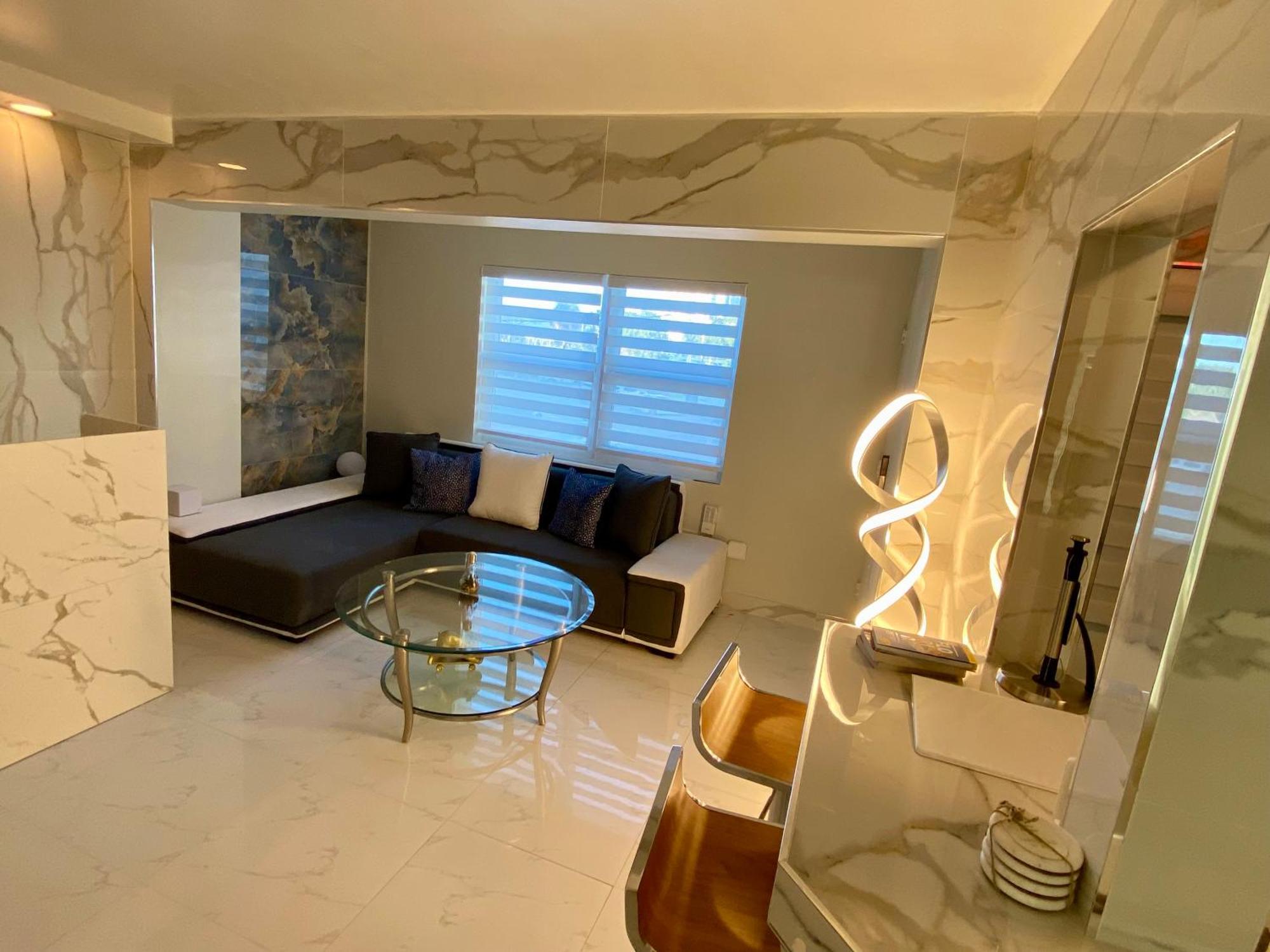 Luxurious Remodeled Direct Waterfront Apartment With Miami Skyline View And Outdoor Terrace Free Parking 5Min Drive To Miami Beach Bagian luar foto