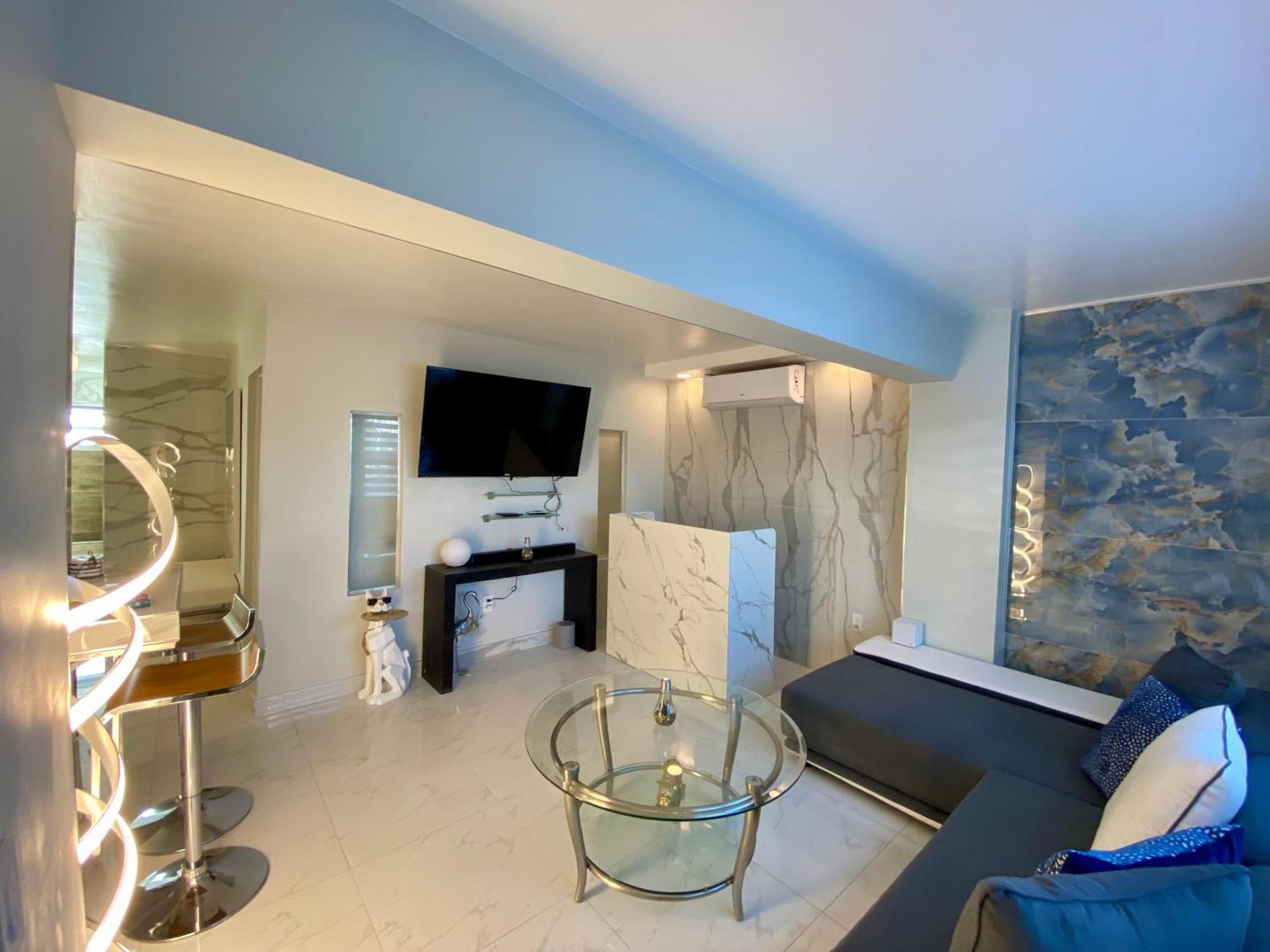 Luxurious Remodeled Direct Waterfront Apartment With Miami Skyline View And Outdoor Terrace Free Parking 5Min Drive To Miami Beach Bagian luar foto