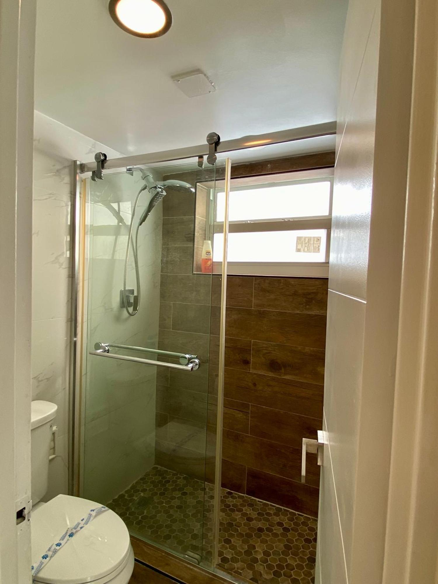 Luxurious Remodeled Direct Waterfront Apartment With Miami Skyline View And Outdoor Terrace Free Parking 5Min Drive To Miami Beach Bagian luar foto
