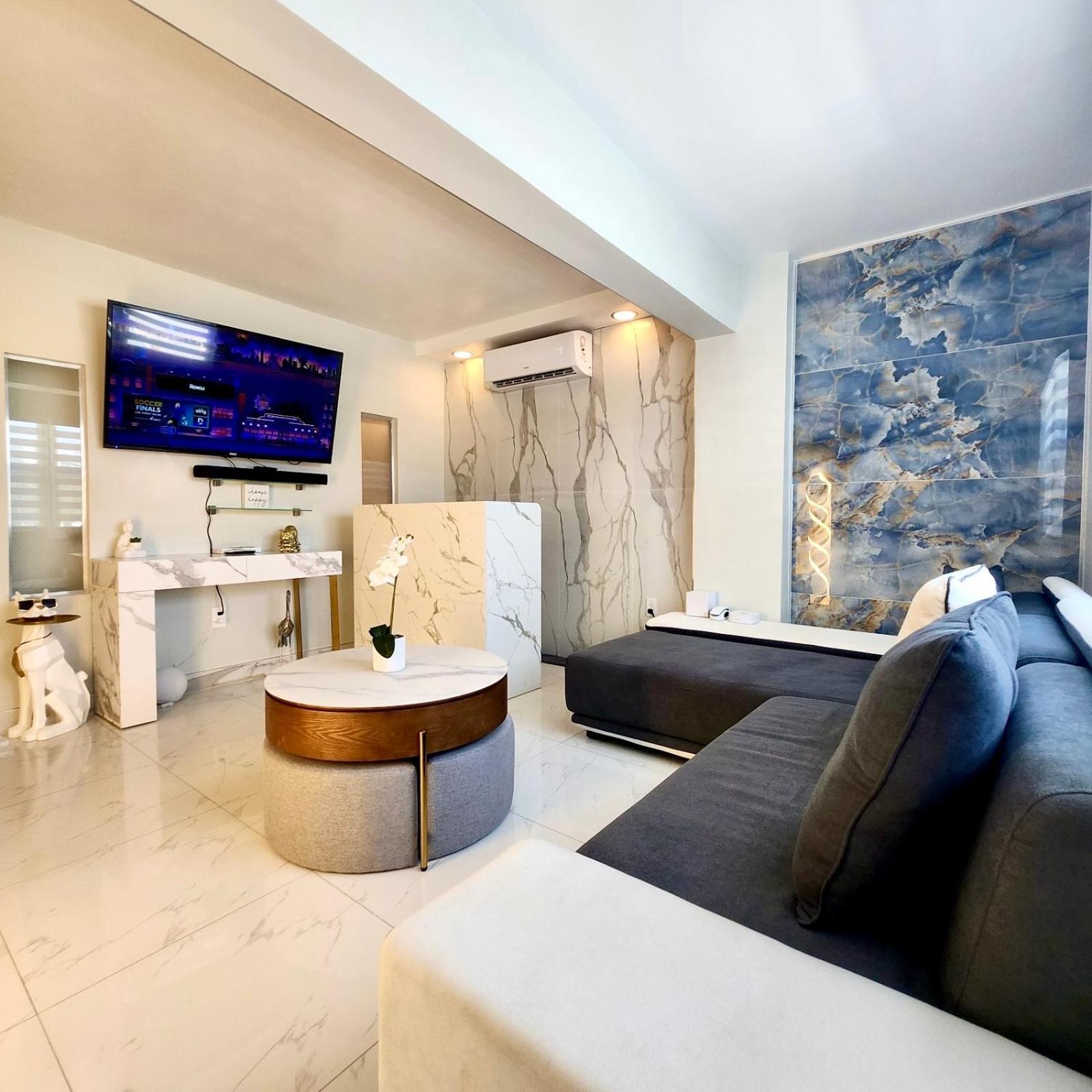 Luxurious Remodeled Direct Waterfront Apartment With Miami Skyline View And Outdoor Terrace Free Parking 5Min Drive To Miami Beach Bagian luar foto